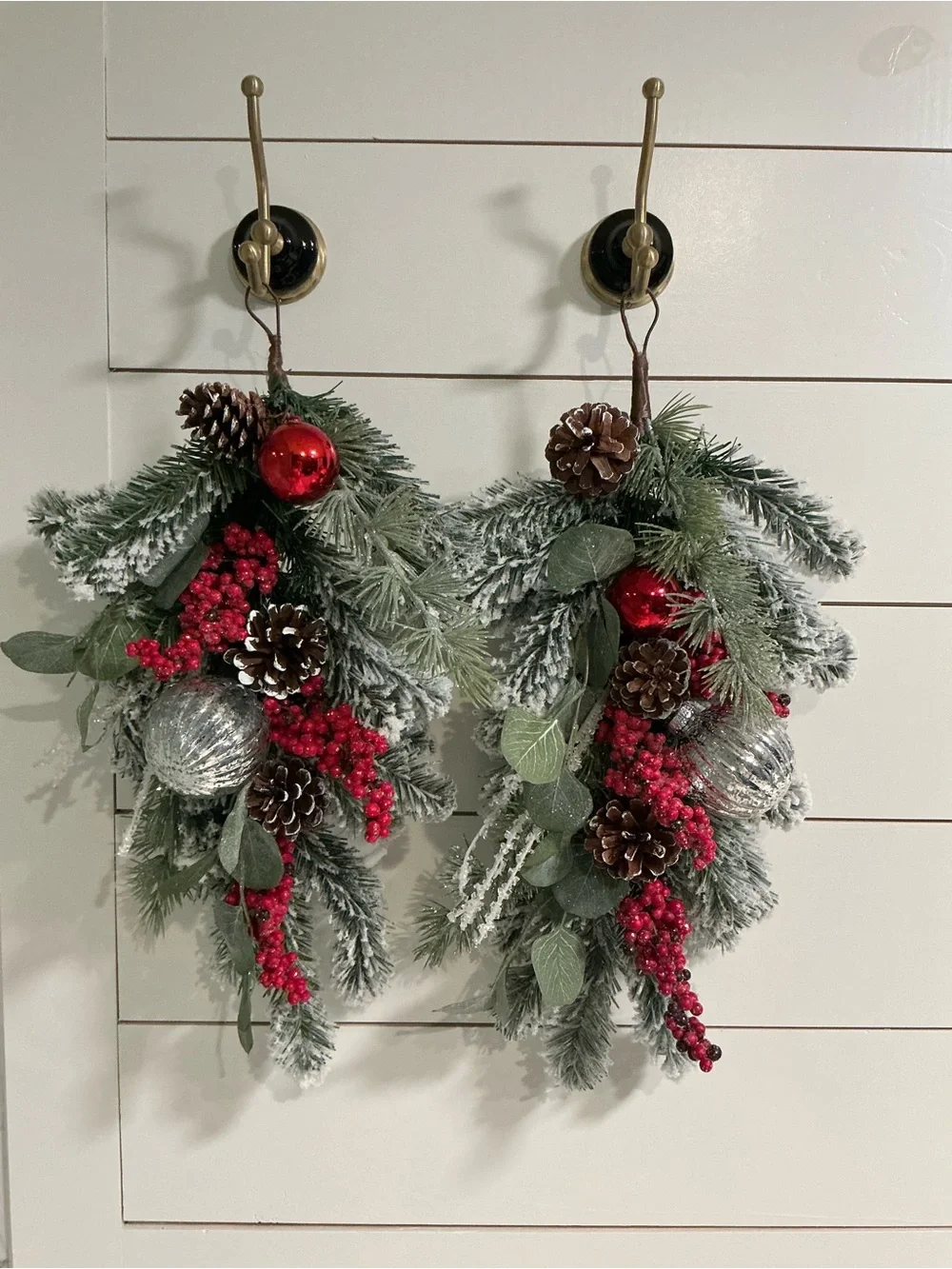 Christmas in July! Holiday Pine and Berry Hanging Swag - Red & Green. NWOT.